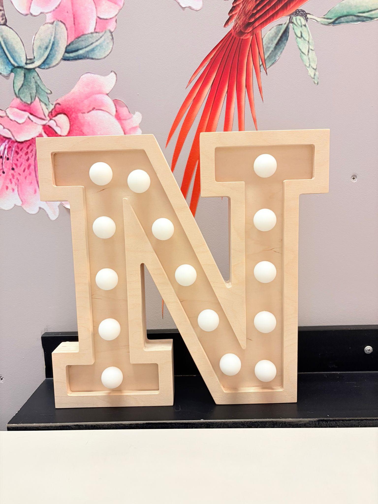 GAISMAS BURTS, NEKRĀSOTS