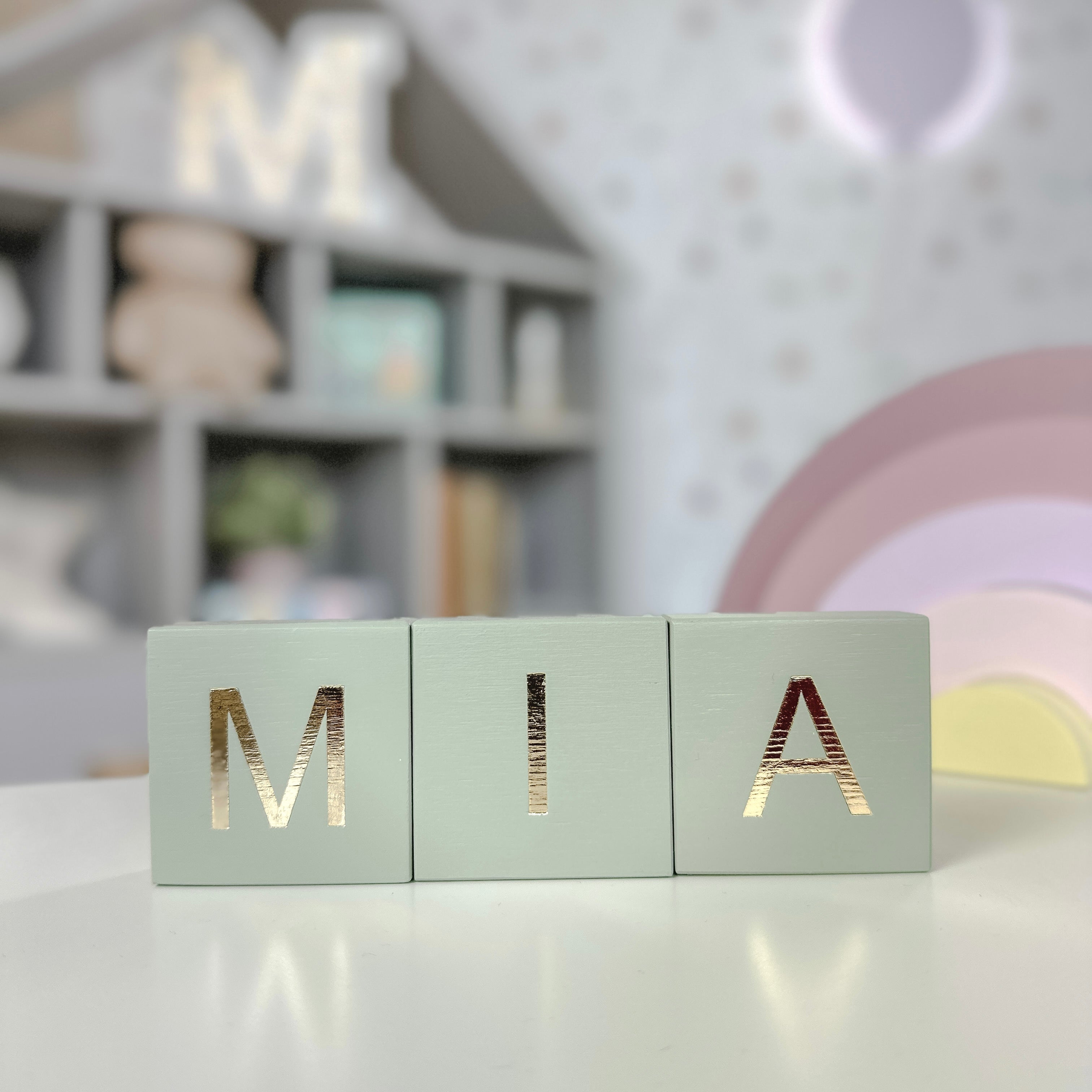 HOLZBLÖCKE MIT BUCHSTABENE – KHAKI