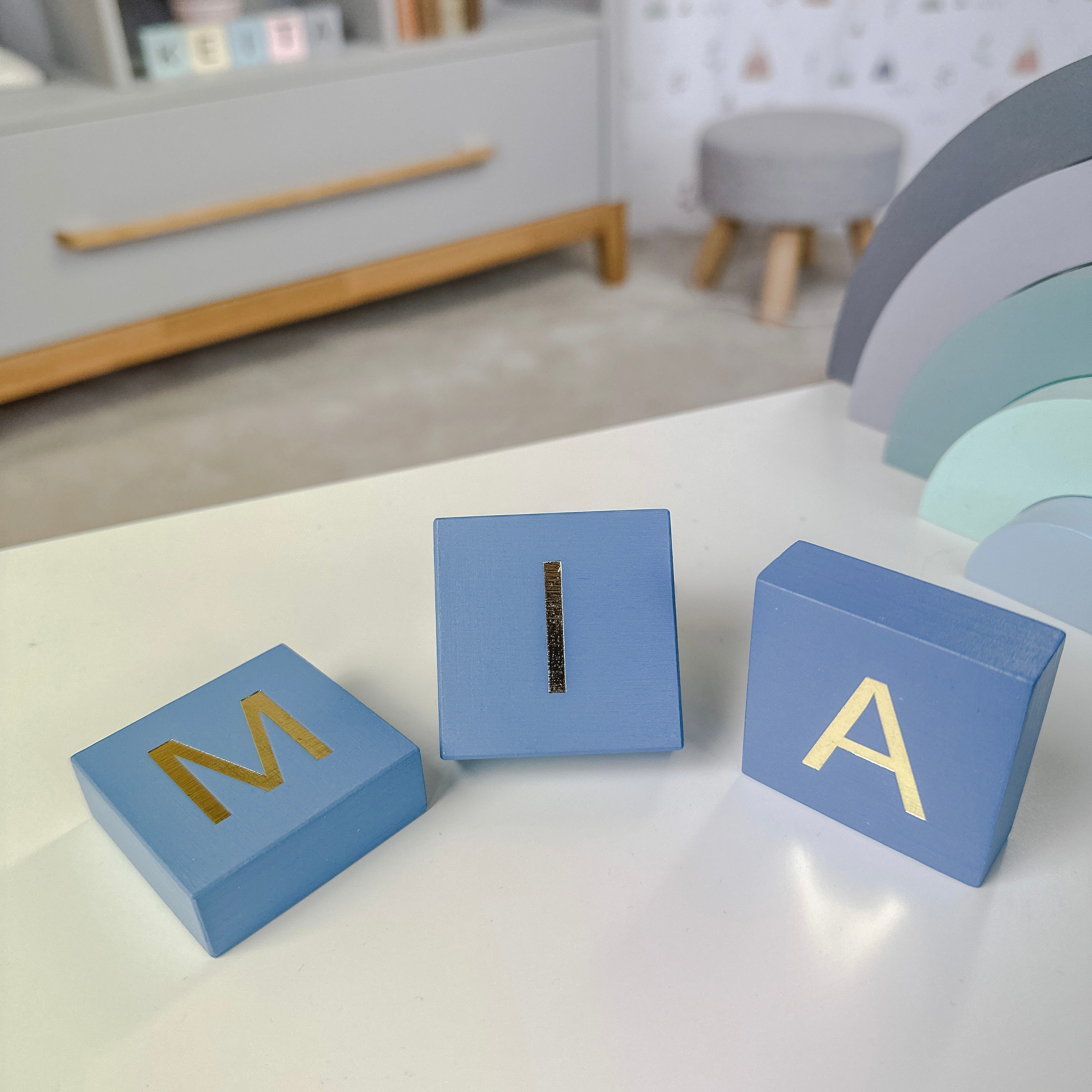 HOLZBLÖCKE MIT BUCHSTABENE - BLAU