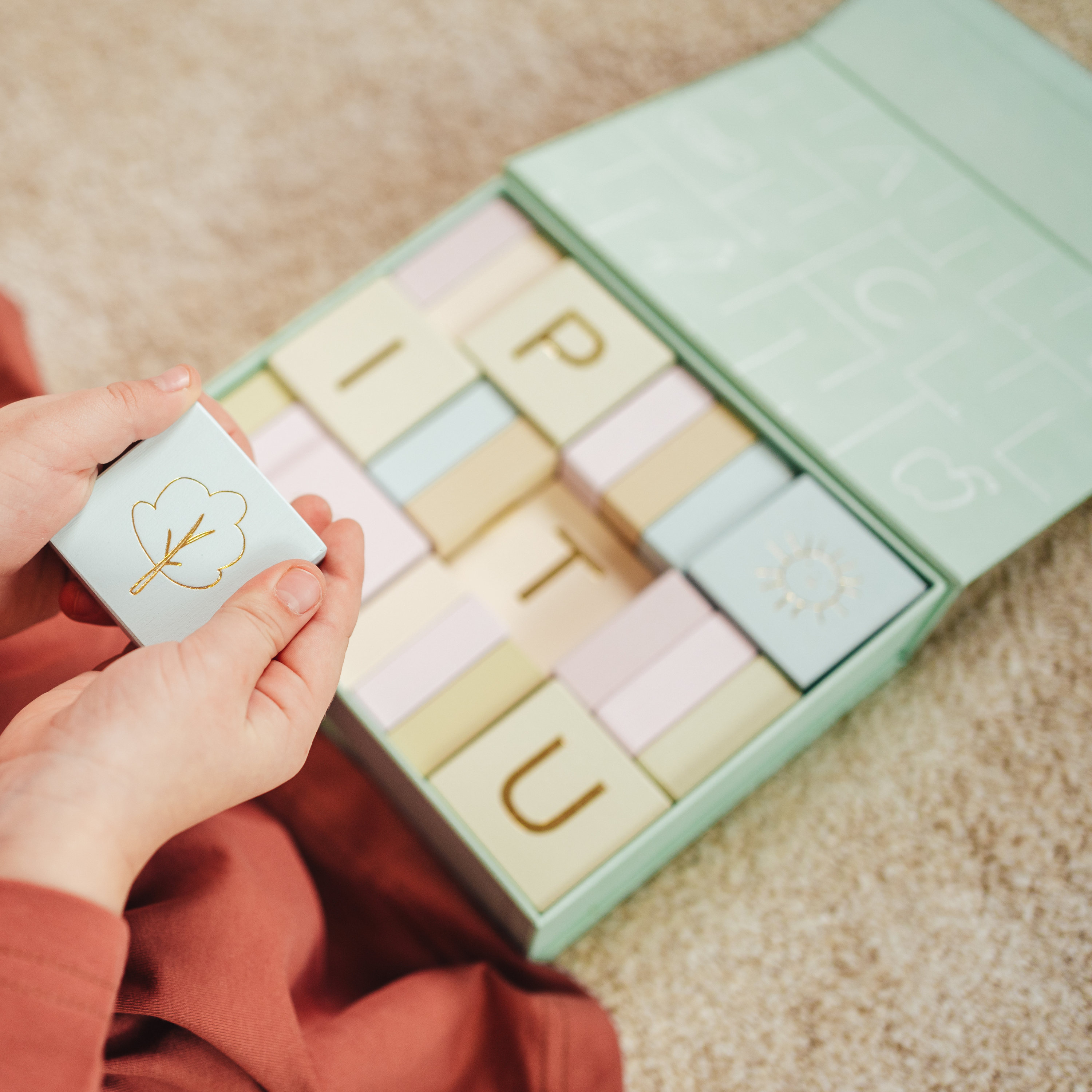 ALPHABET-SET AUS HOLZBLÖCKEN